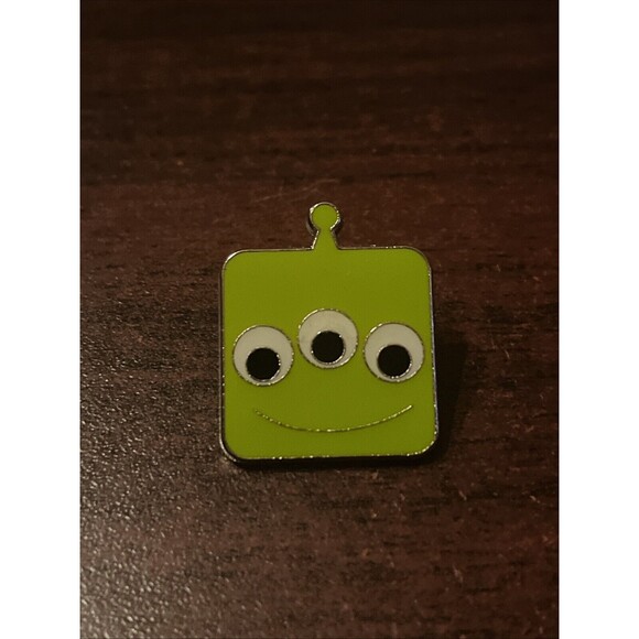 Shanghai Disneyland Resort Pixar‎ Toy Story Little Green Man Mystery Trading Pin - Picture 1 of 4